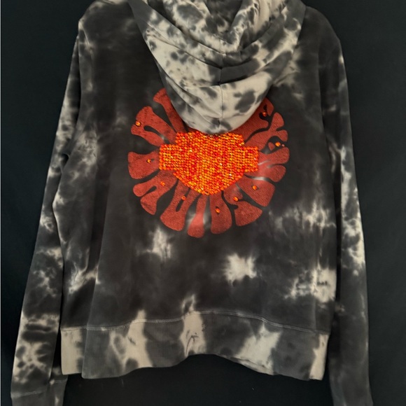 Tie-D - Picture 1 of 9